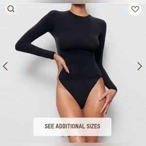 SKIMS Fits Everybody Long Sleeve T-Shirt